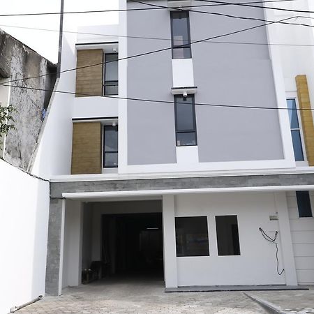 Reddoorz Plus Near Mall Pondok Indah Jakarta Exterior foto