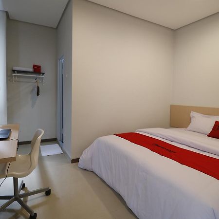 Reddoorz Plus Near Mall Pondok Indah Jakarta Exterior foto
