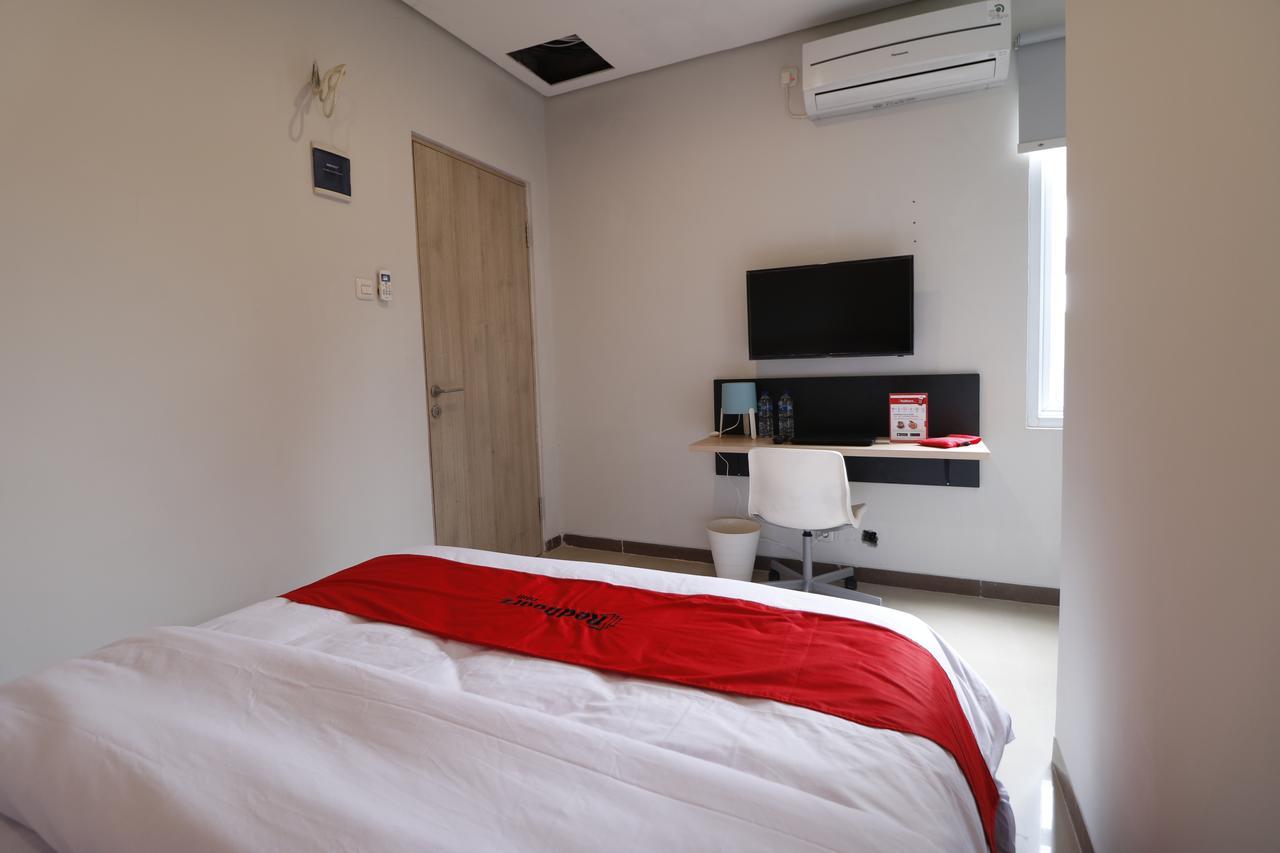 Reddoorz Plus Near Mall Pondok Indah Jakarta Exterior foto