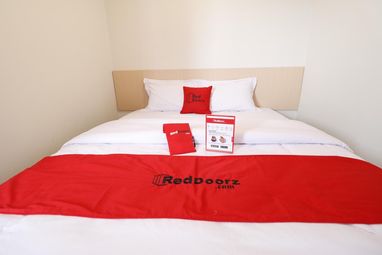 Reddoorz Plus Near Mall Pondok Indah Jakarta Exterior foto