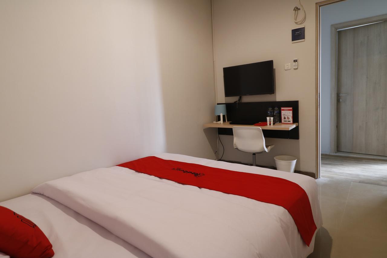 Reddoorz Plus Near Mall Pondok Indah Jakarta Exterior foto