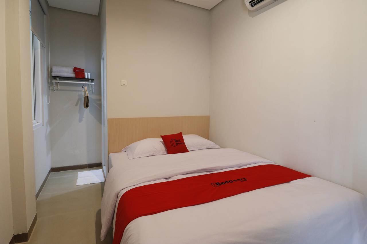 Reddoorz Plus Near Mall Pondok Indah Jakarta Exterior foto