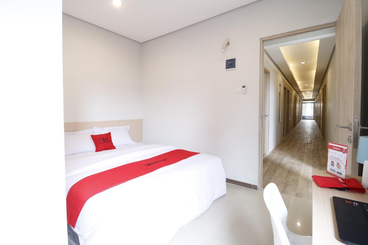 Reddoorz Plus Near Mall Pondok Indah Jakarta Exterior foto