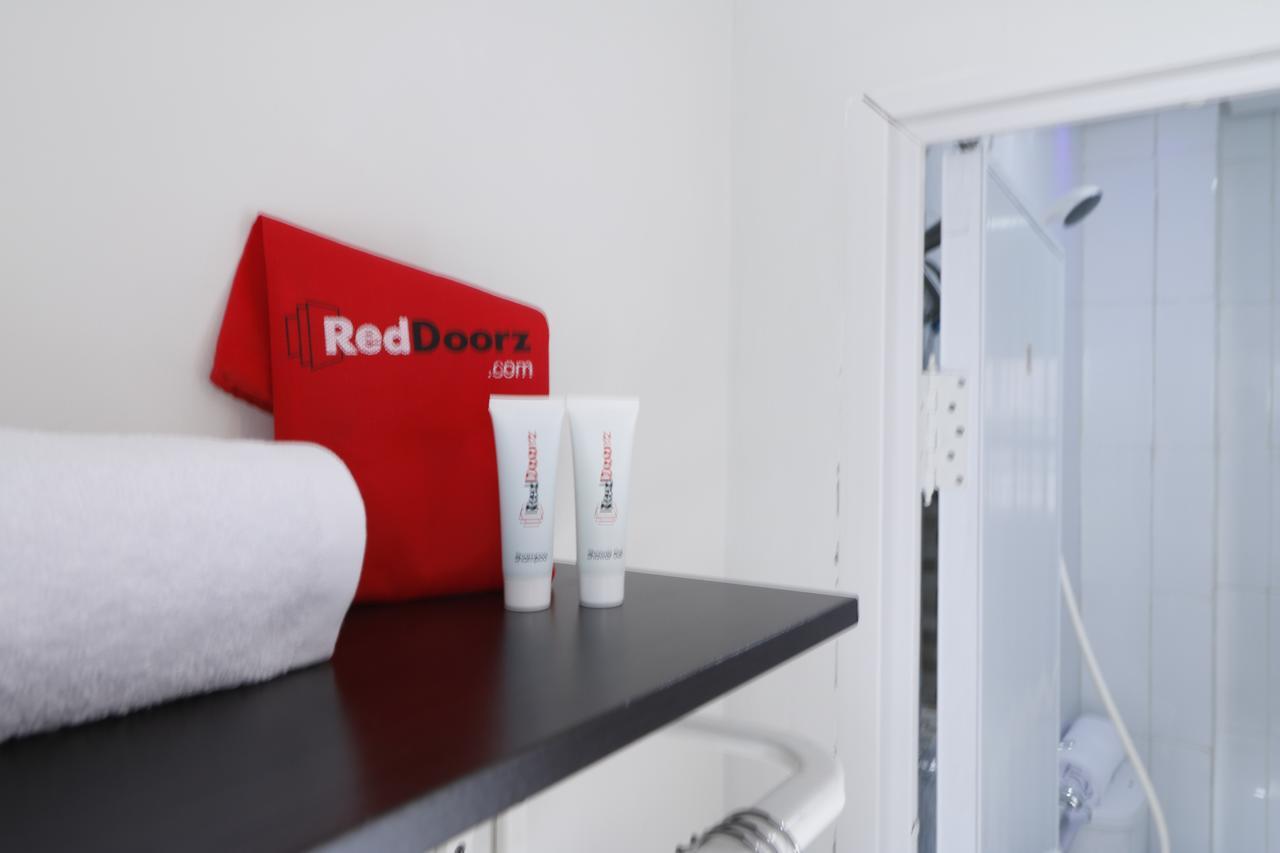 Reddoorz Plus Near Mall Pondok Indah Jakarta Exterior foto