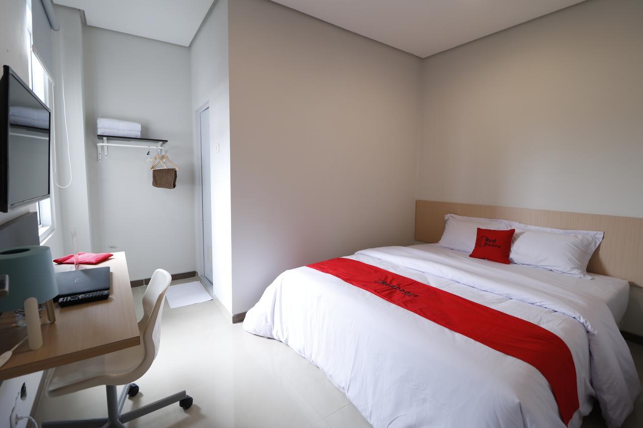 Reddoorz Plus Near Mall Pondok Indah Jakarta Exterior foto