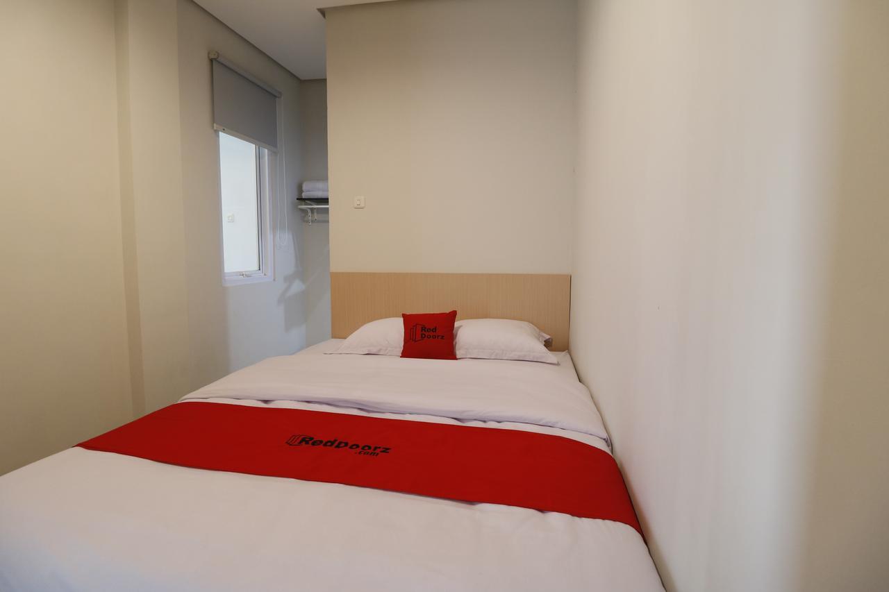 Reddoorz Plus Near Mall Pondok Indah Jakarta Exterior foto