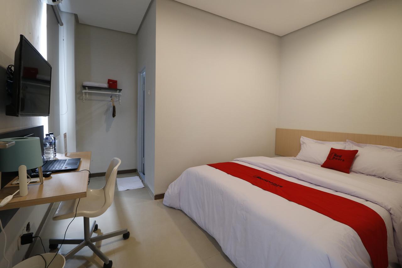 Reddoorz Plus Near Mall Pondok Indah Jakarta Exterior foto
